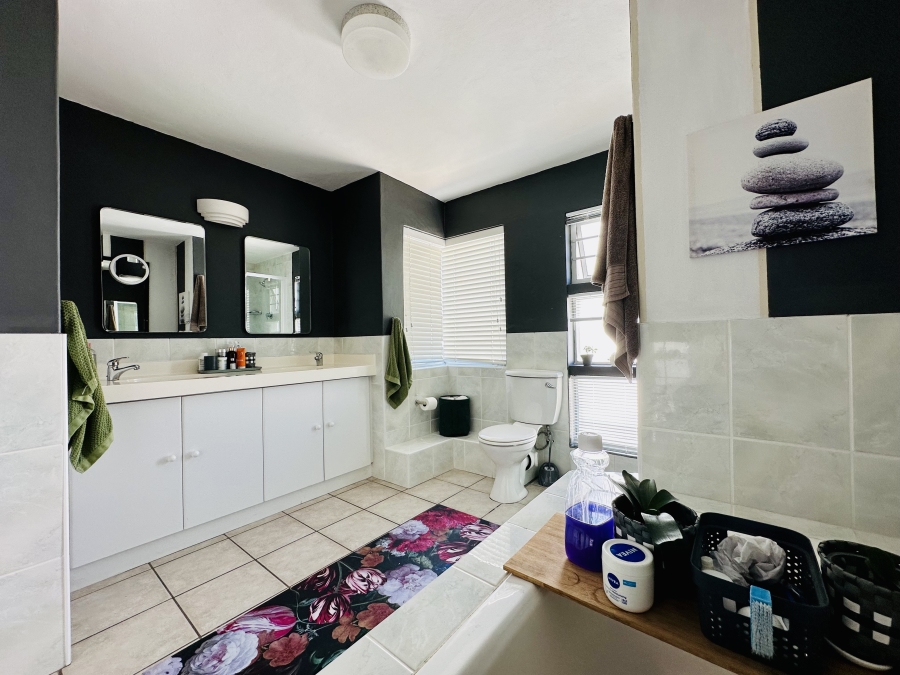 4 Bedroom Property for Sale in Vermont Western Cape